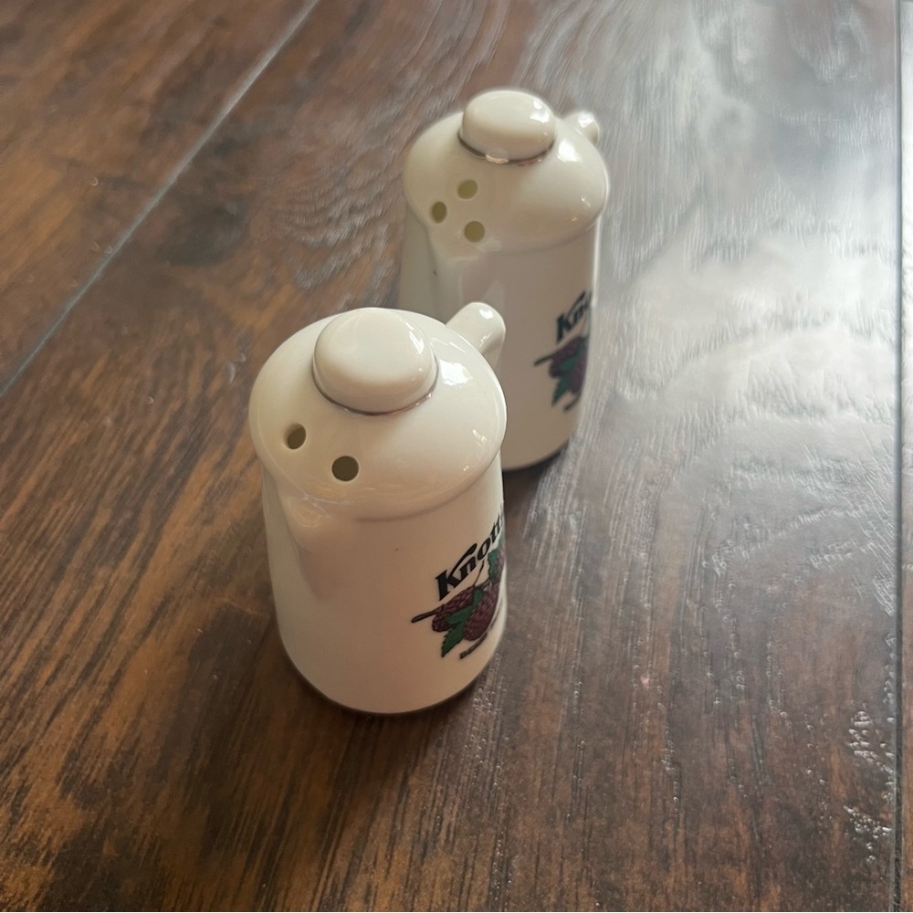 Vintage salt and pepper shaker set from Knott's Berry Farm - Picture 3 of 5